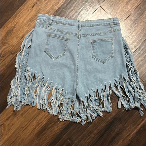 Chic Blue Denim Skirt with Fringe - Picture 3 of 3